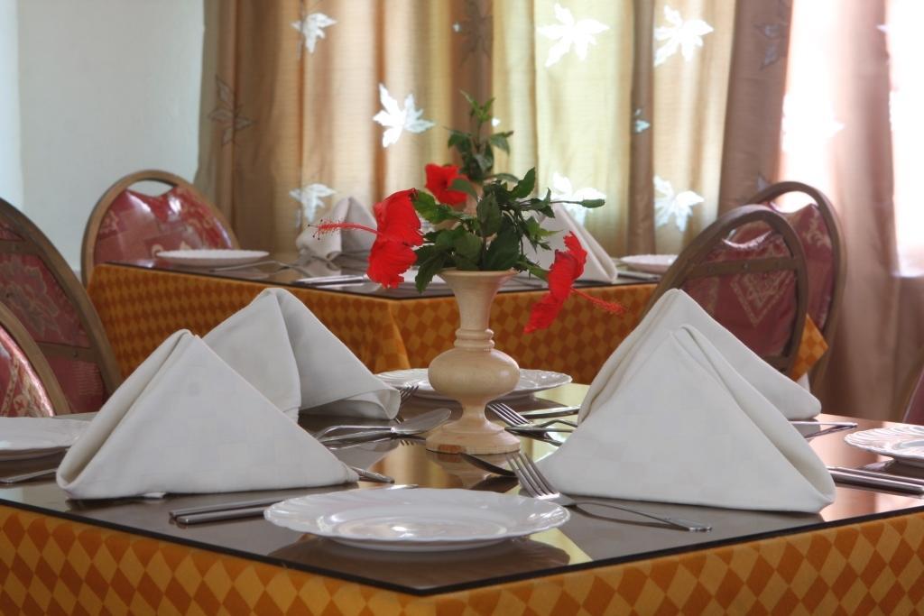 Hotel Radiance Mombasa Esterno foto